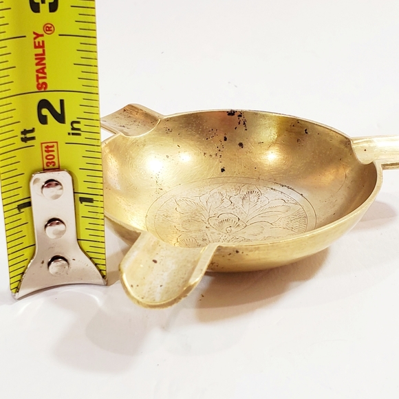 Vintage Etched Floral Pattern Brass 3 Cigarette Ashtray Or Trinket Dish Small - Picture 7 of 8